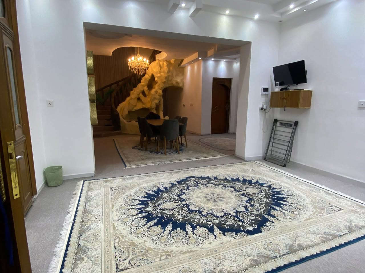 🏦 دار للبيع 🏦
مساحه 500 متر 
250 بناء 250 حديقه اماميه وحديقه خلفيه
جنس العقار سند 25
العنوان بوبيات قرب ابراهيم مول 
شارع تبليط متوفر جميع الخدمات
سعر 520 مليون 
للأستفسار 
***********📲
***********📲
