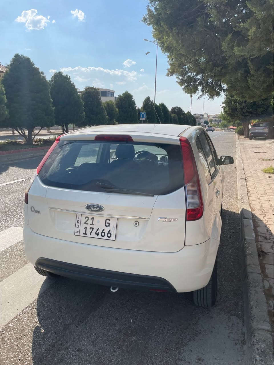 بەناوی خودای گەورە 
فیگۆ مۆدێل ٢٠١٣ 
گێڕ تۆماتیک 
لێدراوی نییە تەنها ٢ پەڵەی بچووکی هەیە 
٤ تایە و ویلی تازەی لەسەرە 
پاتری تازەی لەسەرە 
ڕۆنی مەکینە و هایدرۆلیکی گێڕی تازەیە 
کامل مەسرەف کراوە زۆر بێ عەیبە و یەک ٢٥٠ مەسرەفی تیا نییە ، ٣ سویچی لەگەڵە 
بۆ زانینی نرخ پەیوەندی بەم ژمارەیەوە بکە
*********** 
واتس،ئەپیشی لەسەرە ، موشتەری نیت تەلەفون مەکە لەگەڵ ڕێزم بۆ هەموو لایەک🖤 السليمانية, العراق
