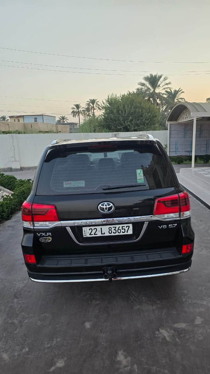 لاندكروز 2021 VX.R
محرك 5700 V8
سبير منازل كتلوكات الشركه كله موجوده 
السيارة  مكفولة كفالة عامة من جميع النواحي ونظيفة بمعنى الكلمه 
عدد البصمات 2 
المواصفات:
انظمه قياده 
حساسات أمامي وخلفي
داخل بيجي 
صاج ملكي 
كاميرات 360 أمامي وخلفي وجانبيات – 4 كاميرات
مري شفط ونظام ترحيب
اشاير لكزز سحب
تبريد بالكشنات
باب خلفي كهرباء
لايتات دبل عدسة + LED
جميع الكشنات كهرباء
زنون بلادي
فتحة سقف
داخل جلد 
نظام صوت Mark Levinson
مقاعد تدفئة وتهوية
3 شاشات
نظام مانع الانزلاق
نظام نزول المنحدرات
إشارات بالمرايا الجانبيه
شاحن لاسلكي 
ستيرن كهرباء + خزن ستيرن + خزن كشنات
وبعد بيها هواي مواصفات
مكاني بغداد 
رقم شمالي تحويل مباشر 
السعر ٥٧ الف دولار 💵 
للاستفسار الاتصال على الرقم ***********
