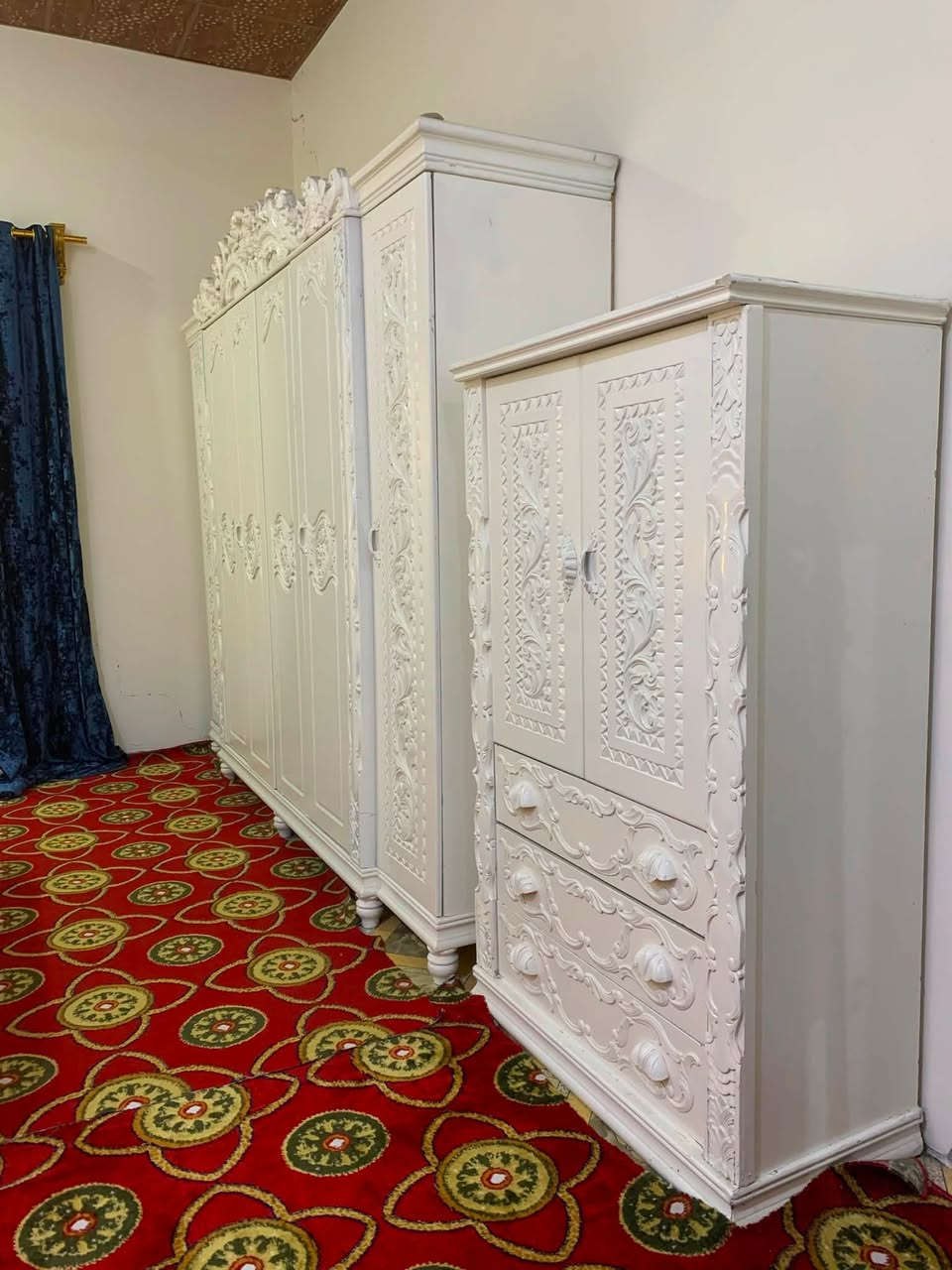 السلام عليكم غرفه نوم للبيع كويتي 6 بيبان سعر 900 وبيها مجال ***********
