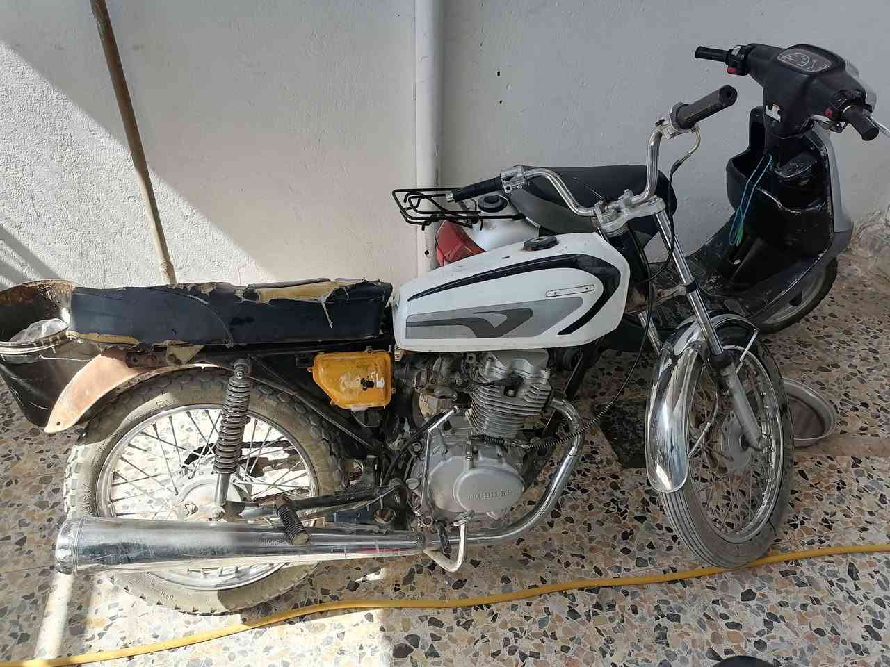 للبيع مديل 2019 أوراق كامله السعر 350 مكان نجف حيدريه الشراي ينتصل ***********
