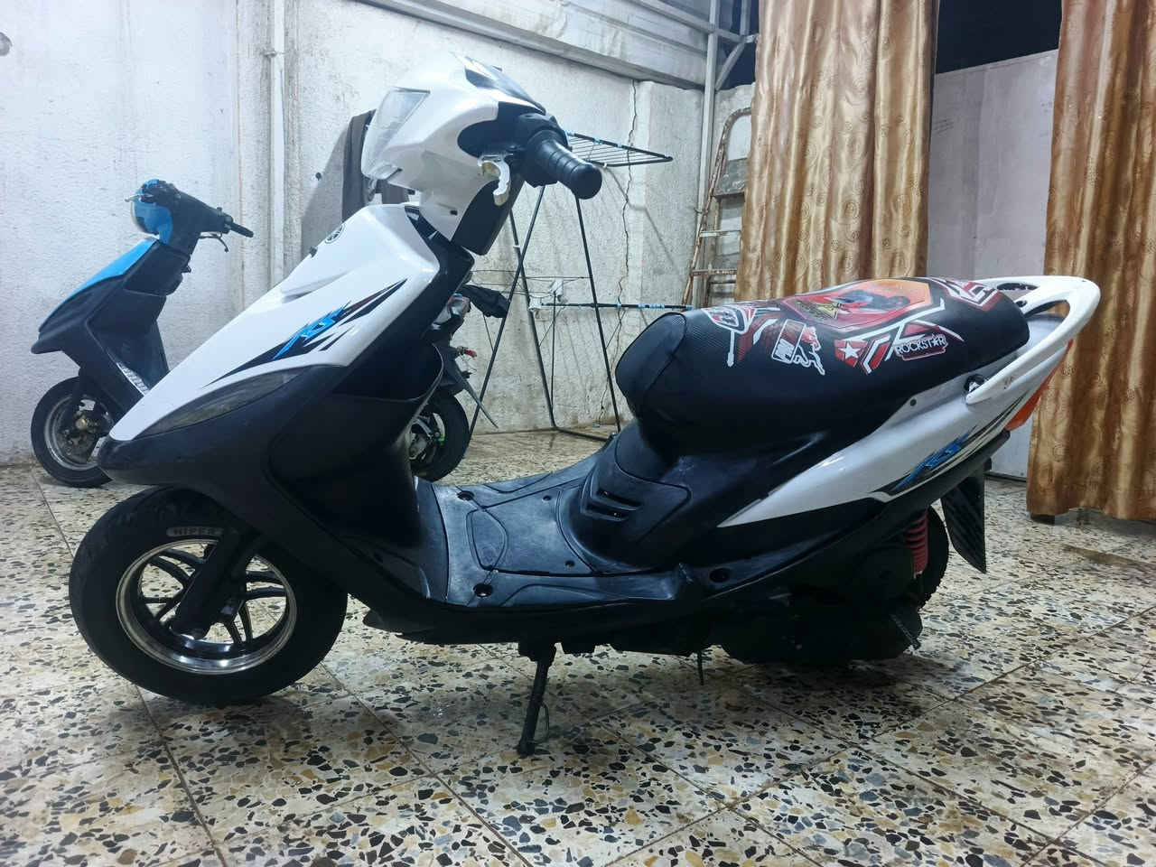 الدراجه. مزوده بوشه وسلف 55
ويل رياضي اصلي + اكزوز FM
كهربائيات شغاله
نقصه بس باتري
السعر 550 
واتساب +اتصال ‏‪***********‬‏
