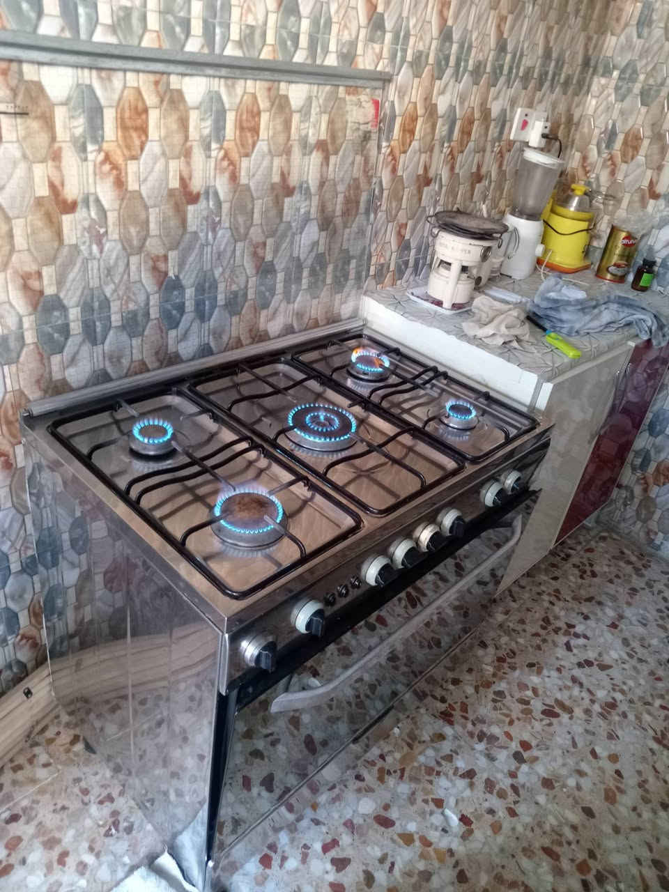 السلام عليكم طباخ مصري فريش خمس مشاعل نضيف جدا تجي تفحص وتاخذ نضافه داخل خارج نار 🔥 افرانكله فول العنوان بابل السعر اتصل عل رقم 📱 ***********
