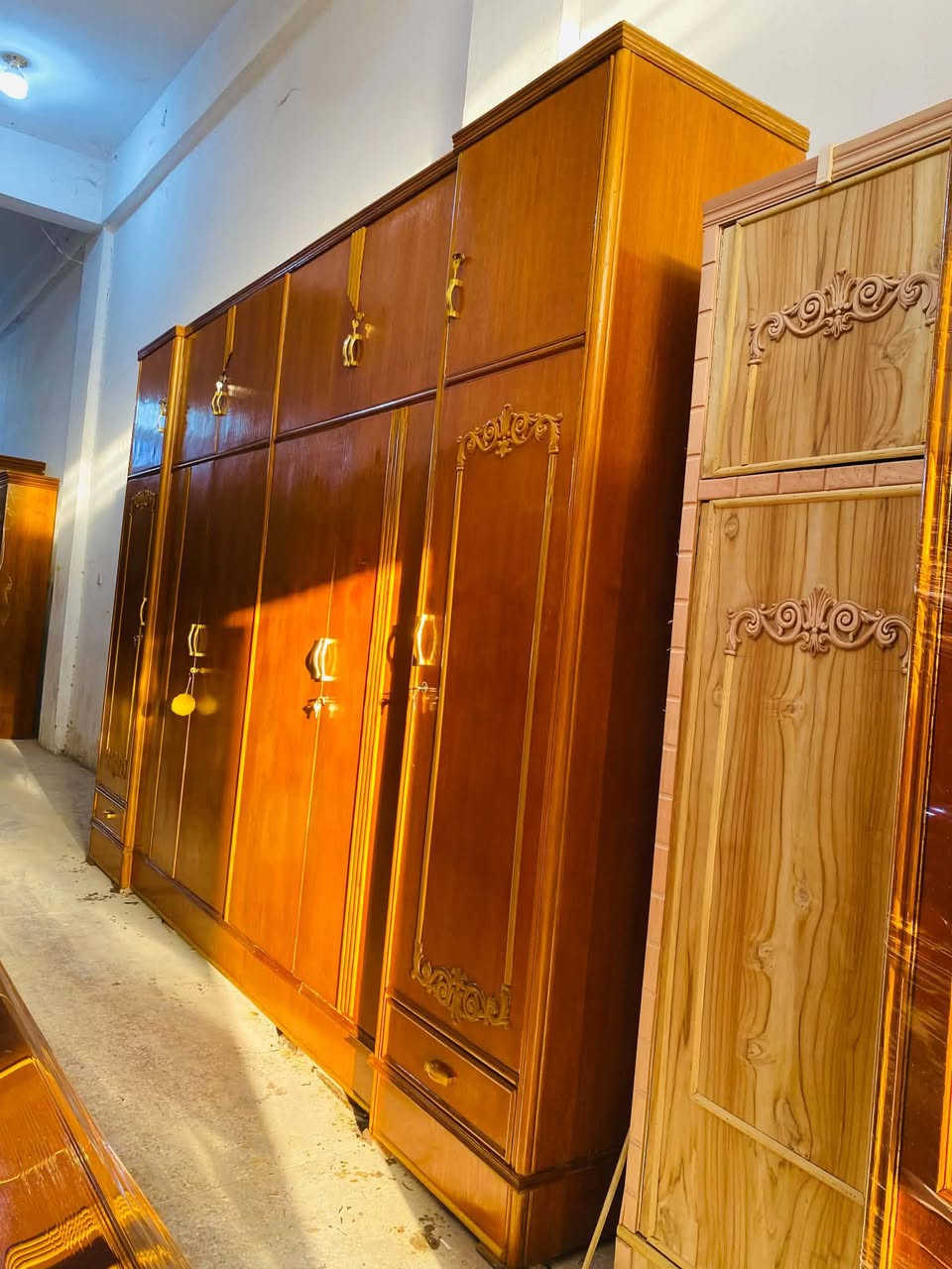 غرفة نوم عراقي مستخدم اخو الجديد 6 باب طابقين ملحق شغل درجة اولى مرتب ضهر جرجوبة توصا احطاطة صاج خارج داخل 
السعر 700 الف وبيها مجال للطيبين 
رقم الهاتف ***********
