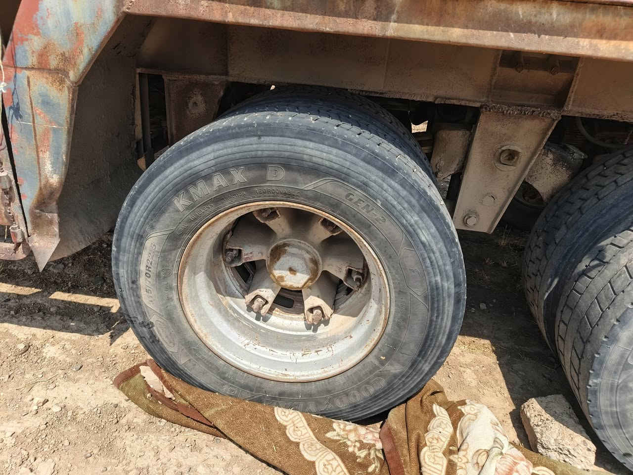 السلام عليكم
تيرات لبيع    22عل 70 ويل  أبو تنور 
زوج 350 شلع  وبي مجال
عنوان صلاح الدين 
رقم ***********
