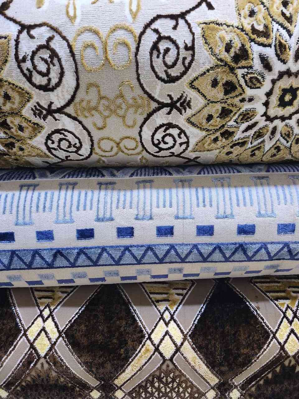 وصول وجبة جديدة من السجاد الحرير التركي
الظهر زولية حياكة 
العرض 4 متر والتقطيع حسب الطلب 
يوجد كادر مختص بالتثبيت الموقعي 
ويوجد ماكنة لخياطة الحواف 
ويوجد توصيل لحد باب البيت 
ويوجد هدية مع كل طلب ومتابعة للصفحة 
راسلنا 
اتصل بنا ***********
زورنا بغداد الجديدة مقابل افران الدرويش
