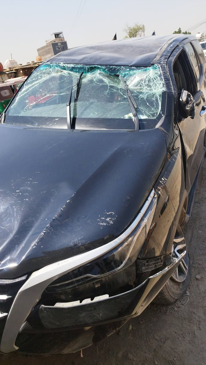 سلام عليكم
للبيع مديل ٢٣ صار بيها حادث 
السيارة ماشية 10500 km فقط 
قبل هاذ الحادث مكفوله و لهسه مابيها قطرة صبغ او بدون ايرباك 

محرك 4 سلندر 2700

رقم بغداد 

مكانها بغداد 

ابيعها على حادثه 

***********
