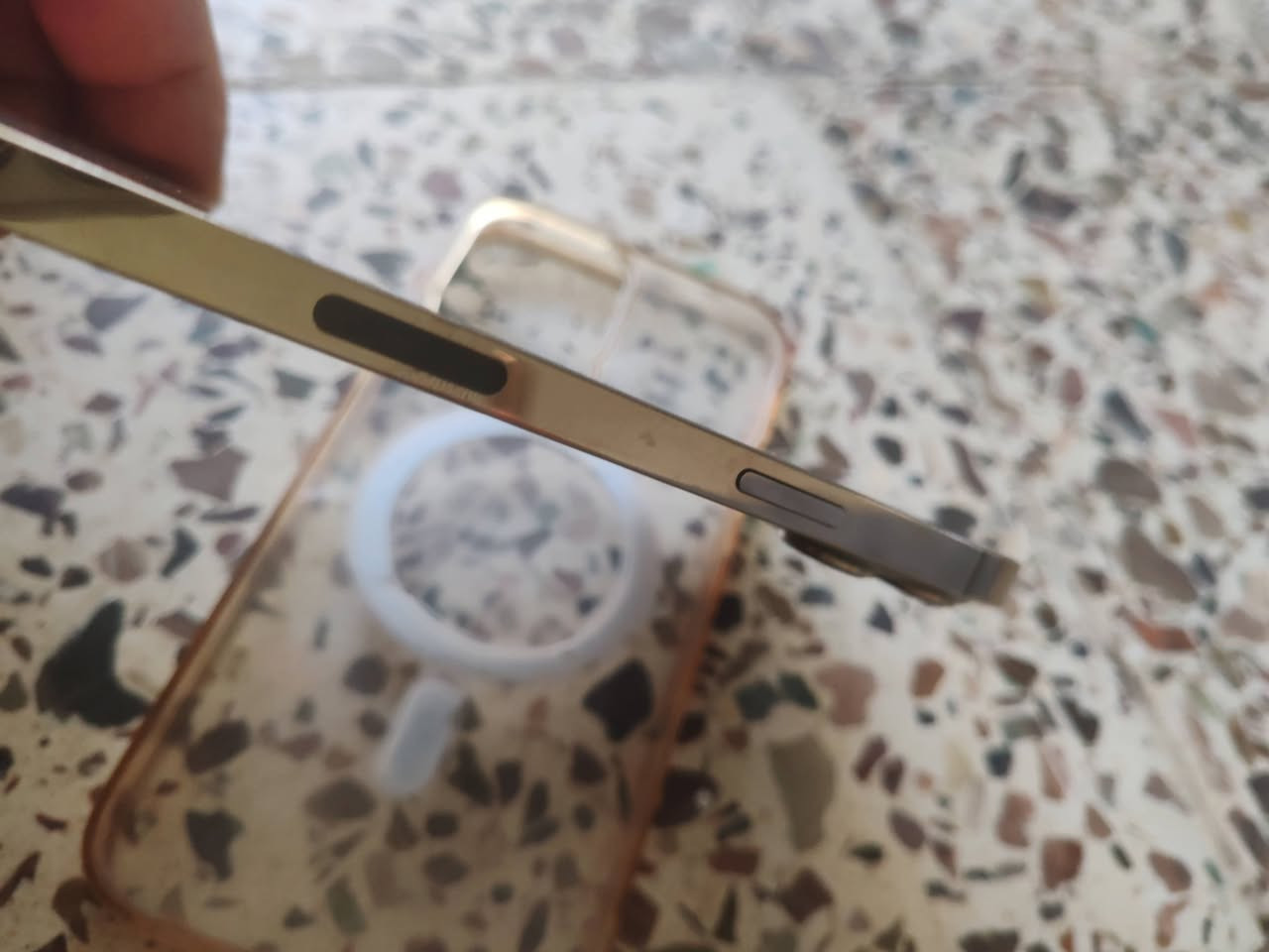 السلام عليكم ايفون للبيع ذاكره 128 بطاريه 84 الجهاز جديد الاستفسار اتصلل على هذا الرقم ***********👍
