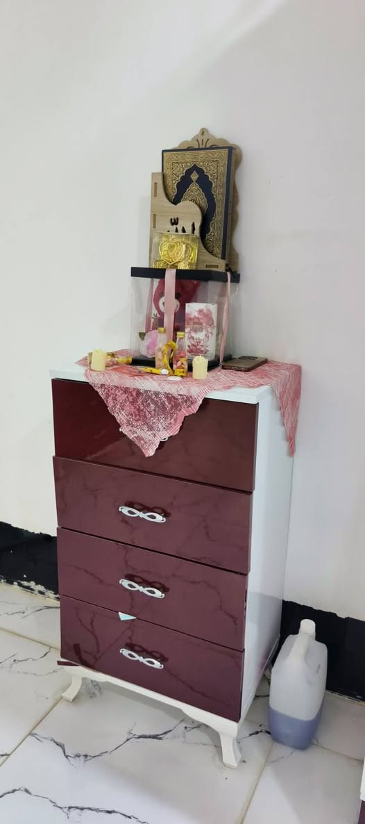 غرفة نوم للبيع العنوان ناحية يثرب الشراي يتصل
***********
