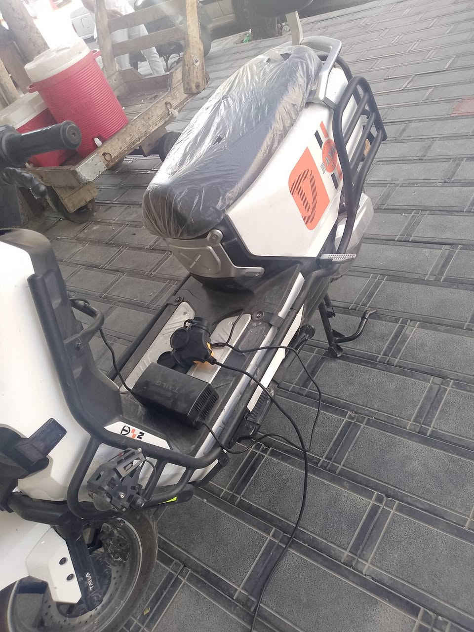 سلام عليكم دراجه للبيع نوع وحش الكون قبل شهر ونص مشتريهه سبب البيع محتاج فلوس تجي تفحص تاخذهه لبو تصليح يله تاخذهه بعدهه جديده اشتريتهه 1350 رايدهه 1250 العنوان الكاضمية ***********
