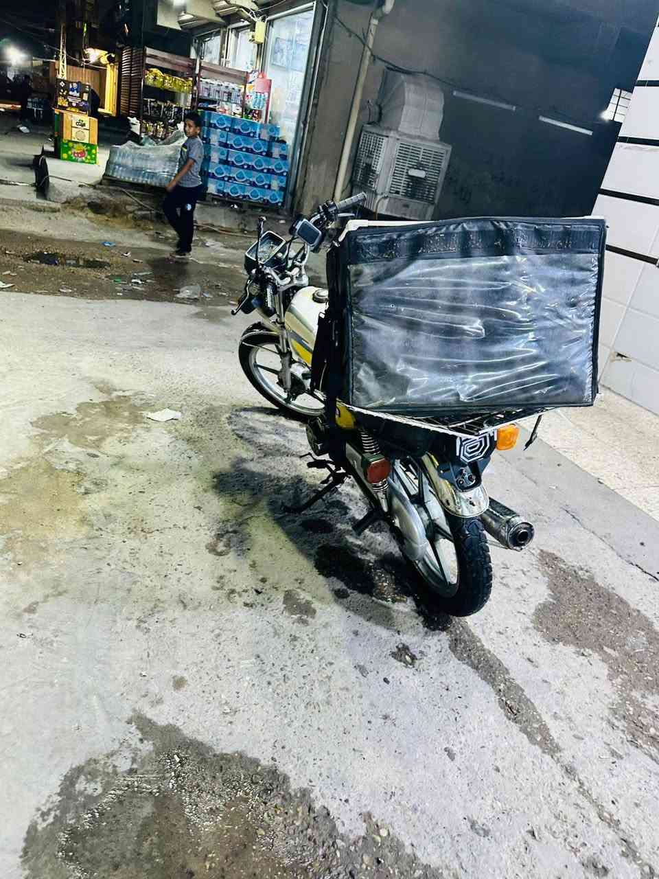 دراجه سيفان مال شغل
محرك محور
سعر 300 وبيه مجال 
مكان بغداد مدينه 
***********
