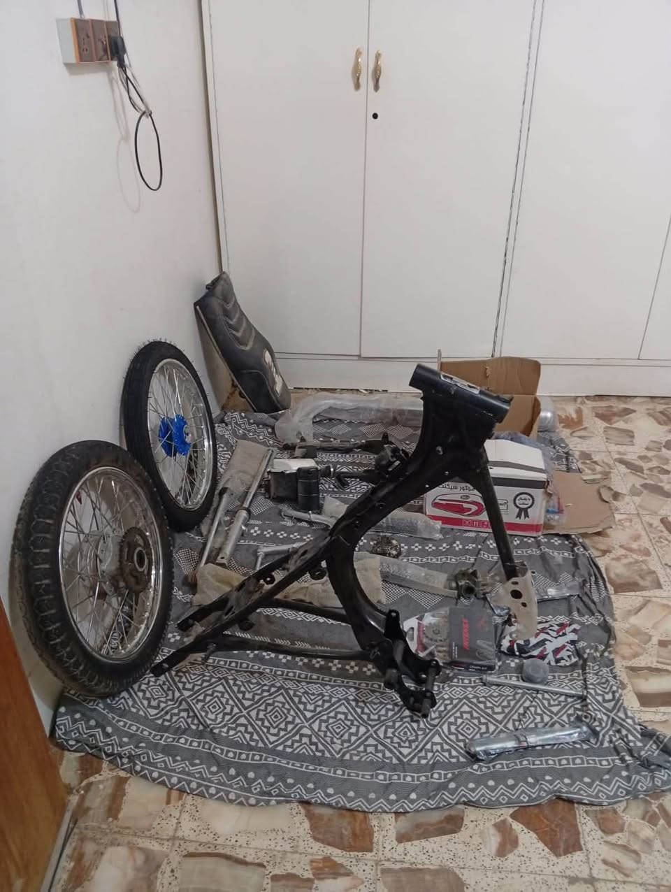 السلام عليكم تعميره حربي كامله ماعده مكينه 
شاصي اوراق موديل ١٩ ارشا كامله جديده استفسار سعر خاص 
مكاني الديوانيه ***********
