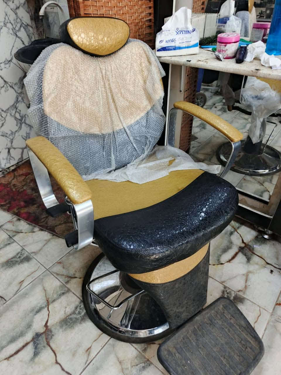 كرسي حلاقه للبيع مستعمل لمده سبوع واحد جديد بعده *********** هذا رقم
