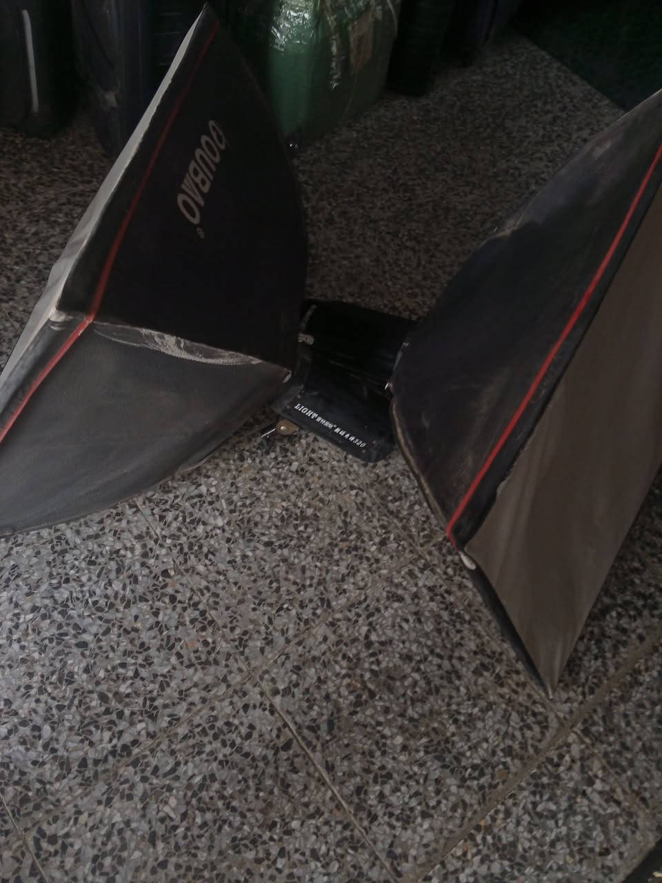نيكون D40 • اضاءة ستديو • معدات ستديو