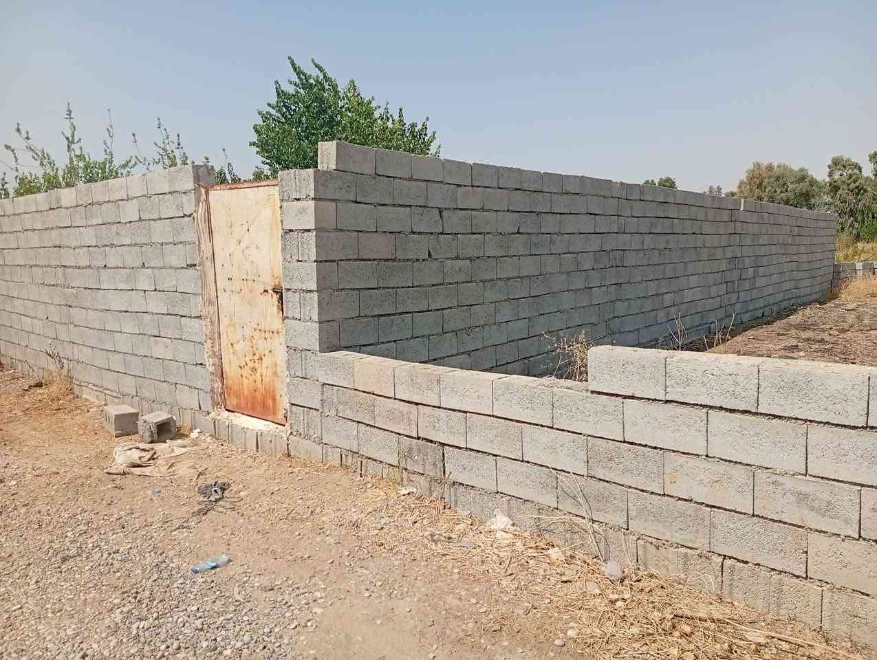 قطعة ارض للبيع مساحة 200 متر بيها الفين بلوكه حايط بلوك مسيجها موقعها حي الشهداء الثانية يم بيت حسام جبار سليم السعر والمعاملة الاتصال على الرقم التالي 
***********
