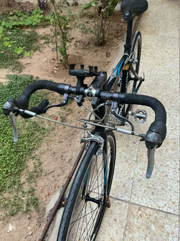 باسكل رود  GIANT OCR 3
نظافة 95% 
السستم shmino sora 
السرعات 3*8
باسكل مختم كامل GIANT
قياسها M50 مناسبة لطول 170الى 190
معدن الداجةمصنوع من سبائك الالمنيوم GIANT ALUXX Aluminum
الماشة من الكاربون فايبر 
الدواسات شيمانو 
العجلات بوربرين جاف 
وزن الدراجة 10kgتقريبا وقابلة للتخفيف 
بريكات 4
الدراجة جاهزة للترحال والتمرين 
السعر 285 قابل للتفاوض 
واتساب ***********
عنوان قوسيات
