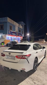كامري موديل 2018 سياره بيها قتعتين صبخ  كير و محرك بشرط مو مفتوحين سيا...
