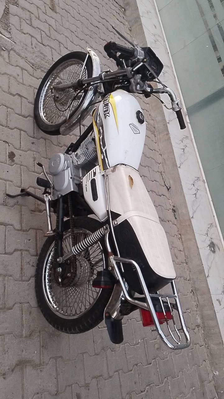 سلام عليكوم عندي هاي درجه لل بيع موديل 2018نامي بروه محرك لاصرف ولا بخار ولا صوت كهربائية كله شغال مكاني كركوك فيلق سعر 330 الي مو شراي لايخبره رجاء وتحياتي عله كروب ***********
