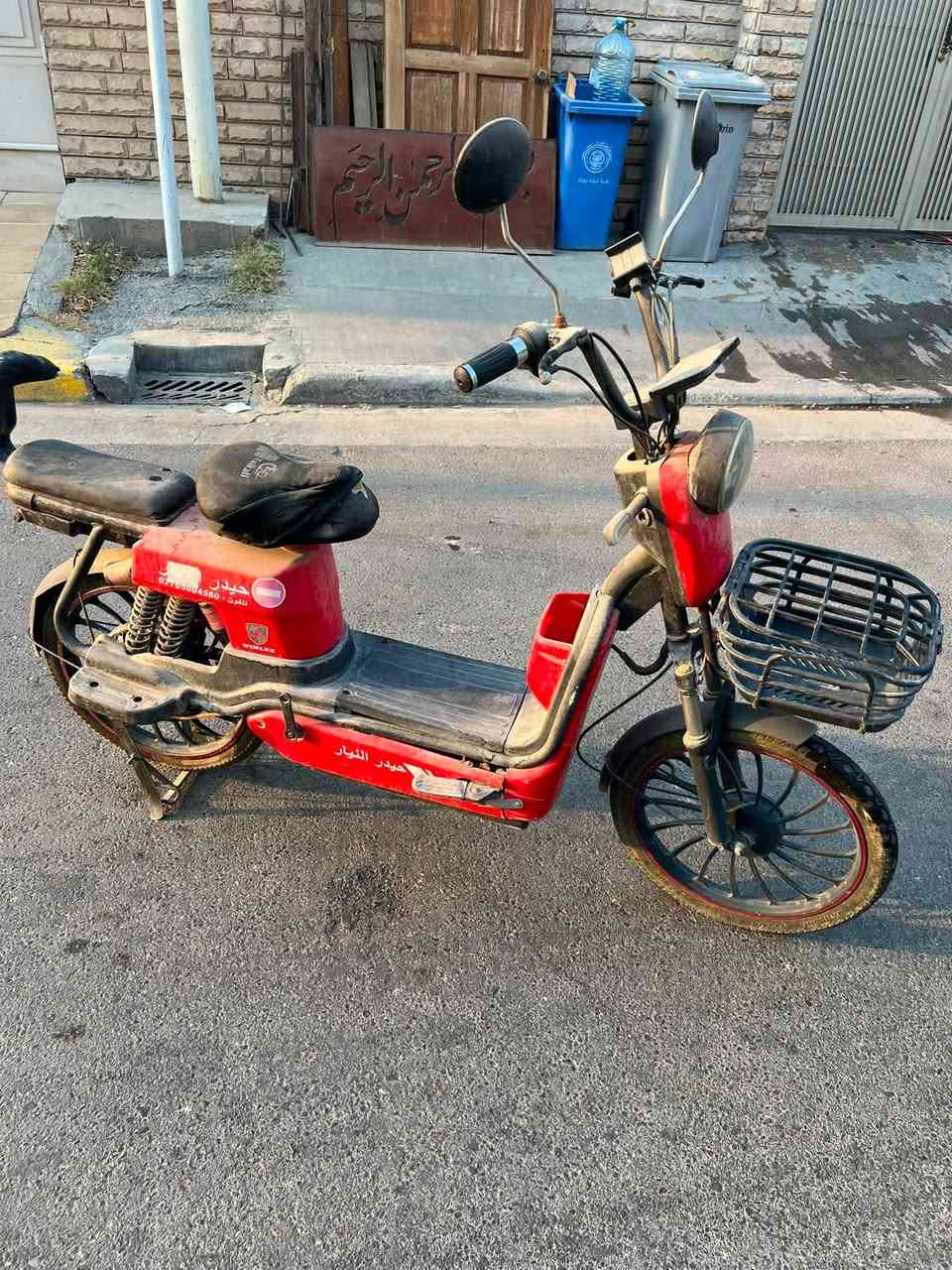 دراجه للبيع عوزها بس بطاريات …بصمات ثنين وياها وشاحنه سعرها ١٥٠ ***********
