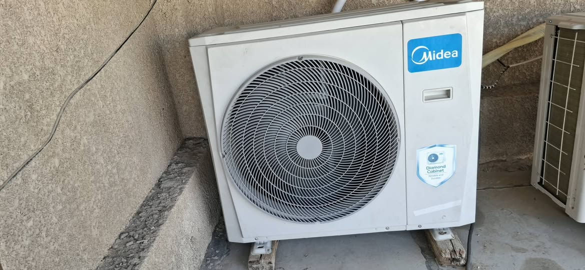 السلام عليكم
سبلت كنتوري (ميديا)  3طن  الاصلي مو تقليد  للبيع بسعر مناسب 750 وماكو هيج سعر على هيج جهاز اخو الجديد. 
 وارجوكم لحد يكسر بالسعر لان اخوكم محتاج والي مايعجبه يدور اكو مصلحات حته ب400 يحصله
  بس  اني لان محتاج ودابيعه والف عافيه على الي ياخذه. 
الجهاز كله على وضع الشركه لا داخل تصليح ولامبدل بي اي شي.  
بحيث حته الكابستر بعده الاصلي بي مال الشركه. 
الجهاز كلش نظيف  وتبريده ثلج وتدفئه
ومسويلك فديو للتوضيح اكثر 
وتجي يمي تكعد بالبيت واشغله الك وتجمد من بروردته وتقتنع ياله تاخذه .
 وبيدك اتفصخه وتاخذه وتروح الله وياك والف عافيه من كلب ورب على صاحب النصيب
مكاني بغداد الكرخ مقابيل معارض الجكوك
وهذا رقم 📱 ***********
