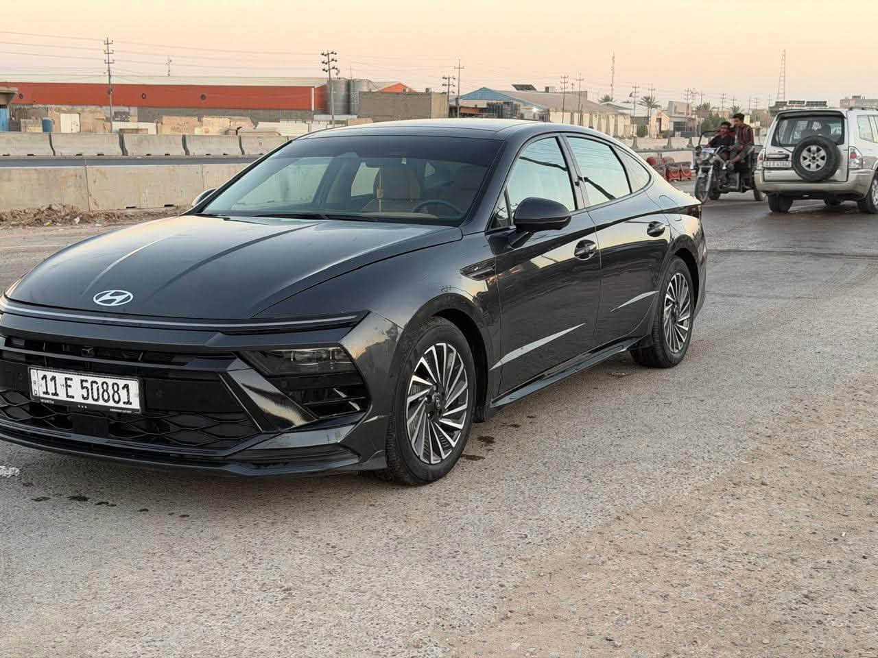 سوناتا هايبرد بريميوم 2025 اعله فئه بل سوناتا
ماشي 9000 ميل 
الضرر بنيد و جاملغ ايمن جبتهن نفس الون تعمير بخشم الشاصي ول لغد شي بصيط مسحوب 
الموصفات سماعات بوس خزن ميموري
كراسي تدفئه تبريد وثنينهن كهرباء 
تقديم وترجع بل بصمه اعله فئه بل سوناتا السعر 183
***********
***********
واتساب موجود
