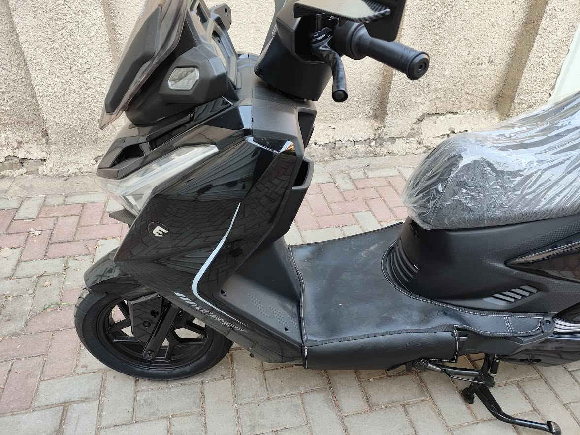 السلام عليكم.. 

دراجه كهربائيه فيستا _ViSta_ (مستورده) وضع وكاله قطعه نادره ومميزه حجمة شويه اصغر من TMax بصمتين ..سويجين..كارتين.  تشغيل عن بعد وجهاز مانع سرقه ..بلوتوث مخرج _USP_..نظام مانع انزلاق كهربائي...حساس وزني ...نظام _ECO_..لاستهلاك الطاقة.دبل اشاره ..تحكم بالاضاءة عن طريق المبايل

نظام حماية البطاريه ( BMS )....بطاريه ليثيوم ( 72 فولت - 40 امبير ) نوع (Bafang_46m .17.5AH)...الملف _3000_ حقيقي معتمد...

السرعه _120 فعلي وشرط الفحص.....تقطع مسافه 120 كيلو بل شحنه الواحده..

( مكاني العمارات - زيونه / *********** ) 

سعره خاص او وتساب عرض أقل
