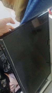 للبيع ساحبه السعر 150 ميز طعام خشب اربع كراسي 60 شاشه تلفزيون حجم 32 ا...