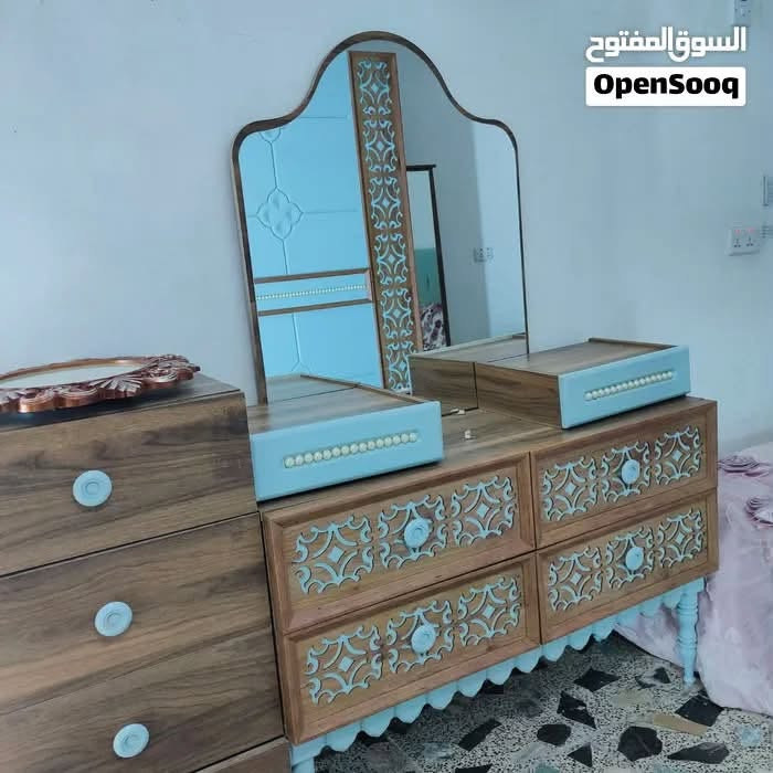 غرفة نوم تركية 7 قطع للبيع السعر مناسب جدا
مكاني بغداد البنوك
***********

نص مكتوب في الصور:
- السوق المفتوح OpenSooq
- السوق المفتوح
- OpenSooq