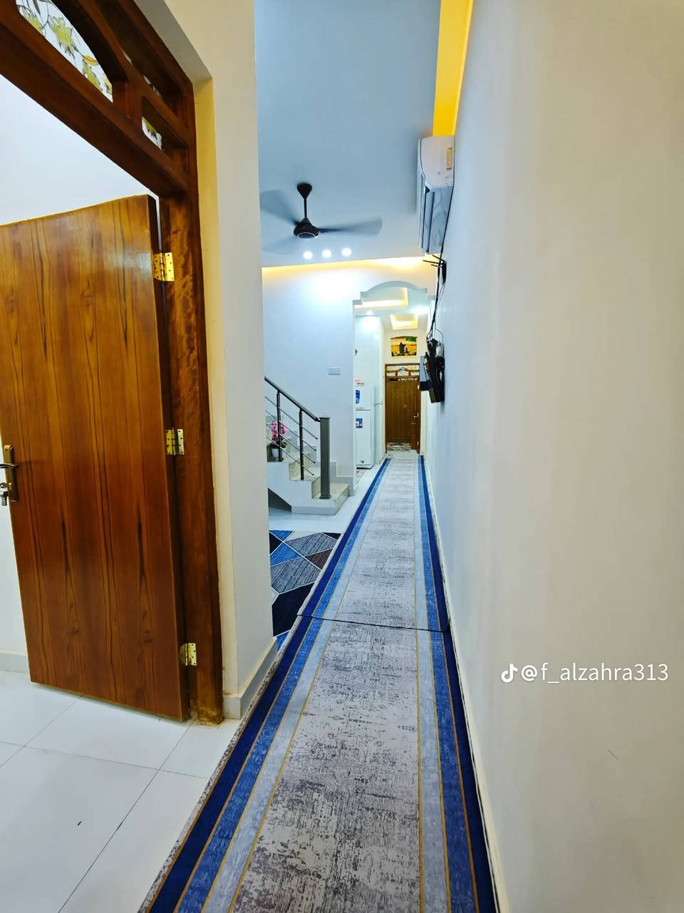 السلام عليكم بيت للبيع حي الغديرالثانيه  100متر  5في 20طابو بناء حديث 2026 سعر ٨٧وبيه مجال بسيط ***********
