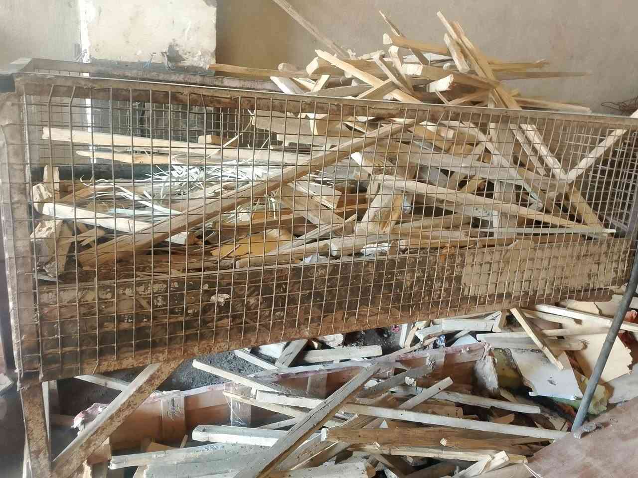 سلام عليكم هلاسه دجاج نضيفه +قفص عالي وعندي قفص طابقين هم موجود للبيع مكان كربلاه ***********
