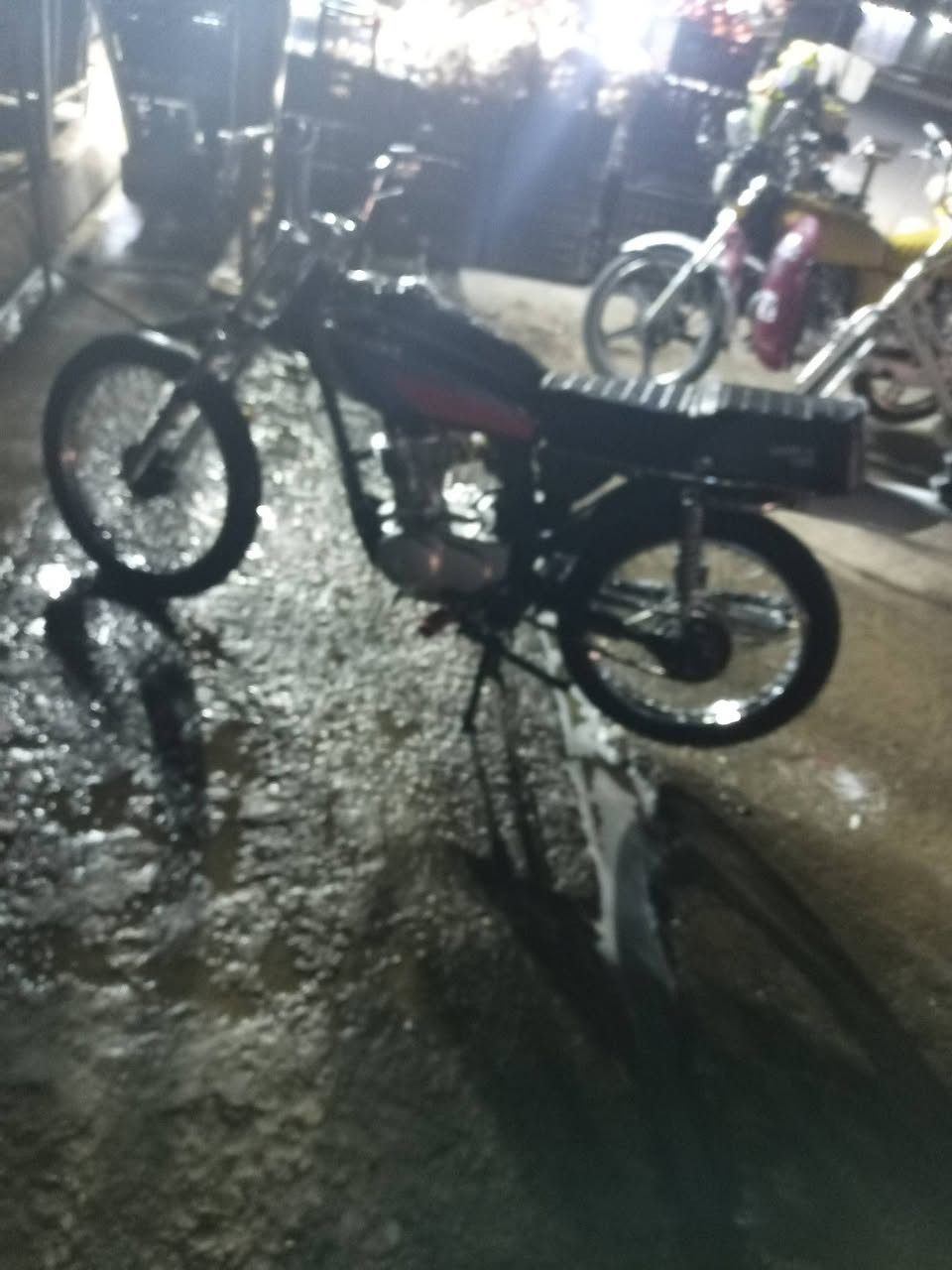 شباب هاي درجه لبيع موديل 2021فول اي عيب ما بيهه ما مفتوحه سعره 360وبيه مجال غليل وهذ رقمي ***********
