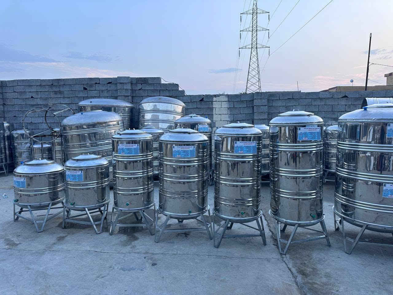 خزانات الستانلس ستيل 304 الأصلية - من معمل جوهرة بغداد 👑
الجودة اللي يتكلم عنها كل العراق

🔹 تفاصيل الخزان - شغل معامل مو ورش  
• ستانلس ستيل 304 غذائي Food Grade أصلي، نيكل 8.1% + كروم 18%، ضد الصدأ مدى الحياة   • لحام أرغون + ليزر CNC، فحص كامل قبل التسليم، صفر أخطاء   • فينيش داخلي ناعم 2B يمنع الطحالب والبكتيريا، صحي 100%   • سماكة من 0.4mm إلى 1.mm ، يتحمل ضغط 3 بار وحرارة عالية   • غطاء محكم بقفل + عوامة نحاس إيطالي + صمام تنفيس + فتحات 1 إنج جاهزة   • قواعد ستيل كاملة، الخزان ثابت وما يتمدد ولا يطگ   • كل الأحجام250: 500 - 1000 - 1500 - 2000 - 3000 - 5000 - 16000 لتر   •  والمجمعات بأي قياس تريده   • ضمان 10 سنوات على البدن + 5 صيانة مجانية 
🔹 معمل جوهرة بغداد - ليش الاسم الأول بالسوق؟  
لأن هذا المعمل بنى اسمه على الصدق والشغل النظيف. من ذاك اليوم ولحد اليوم، جوهرة بغداد يعني:
1. مكاين ألمانية وتركية - مو شغل يدوي تعبان   2. مهندسين وفنيين اختصاص - كل خزان يطلع بفحص جودة   3. مواعيد قرآن - كلمتهم وحدة، تستلم بيومها   4. ستيل 304 مضمون - وياه شهادة منشأ، ما يدخلون حديد مخلوط   5. خدمة ما بعد البيع - فريق صيانة جاهز، مشكلتك تنحل بنفس اليوم 
أكبر المستشفيات، المعامل، الفنادق، والمجمعات السكنية بالعراق خزاناتهم من جوهرة بغداد. لأنهم جربوا الفرق بين "خزان" وبين "خزان جوهرة بغداد".

المعامل الثانية تبيعك وتختفي، جوهرة بغداد يبقون وياك. هذا الفرق بين التاجر وبين المعمل اللي يحترم اسمه.

تريد خزان تشتريه مرة وتنساه العمر كله؟ الحل عند جوهرة بغداد

📍 الموقع: طريق بعقوبة القديم - قرب سيطرة مدخل بغداد السونار - السعادة  
📞 للحجز المباشر: *********** - واتساب متوفر 24 ساعة  
🚚 توصيل وتركيب لكل محافظات العراق مع كادر فني مختص  
💰 أسعار خاصة للجملة والمقاولين والمشاريع

جوهرة بغداد - نصنع الثقة بالستيل  💧👑

