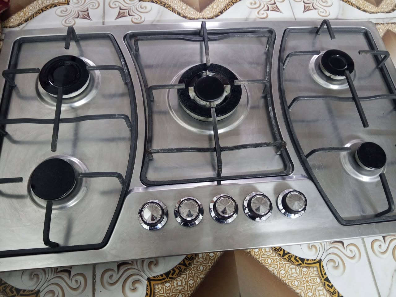 طباخ منضدي ستعمال قليل نضيف كلش  راسلوو واتساب *********** مكلف بنشر
