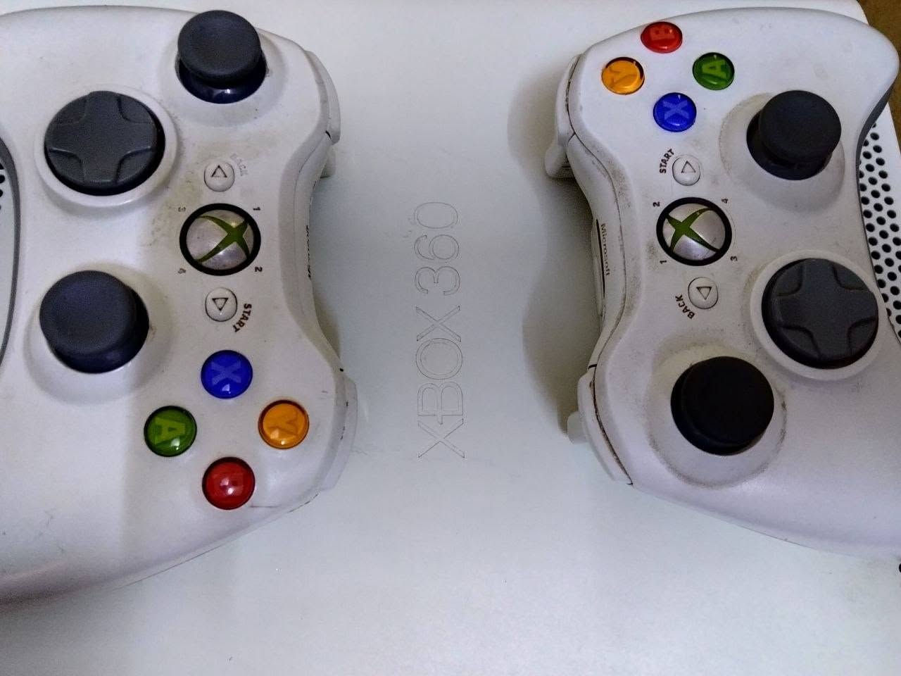 XBOX 360 نظيف بدون ضرر مع يدتان في الموصل للتواصل والاستفسار عبر الرقم ***********
