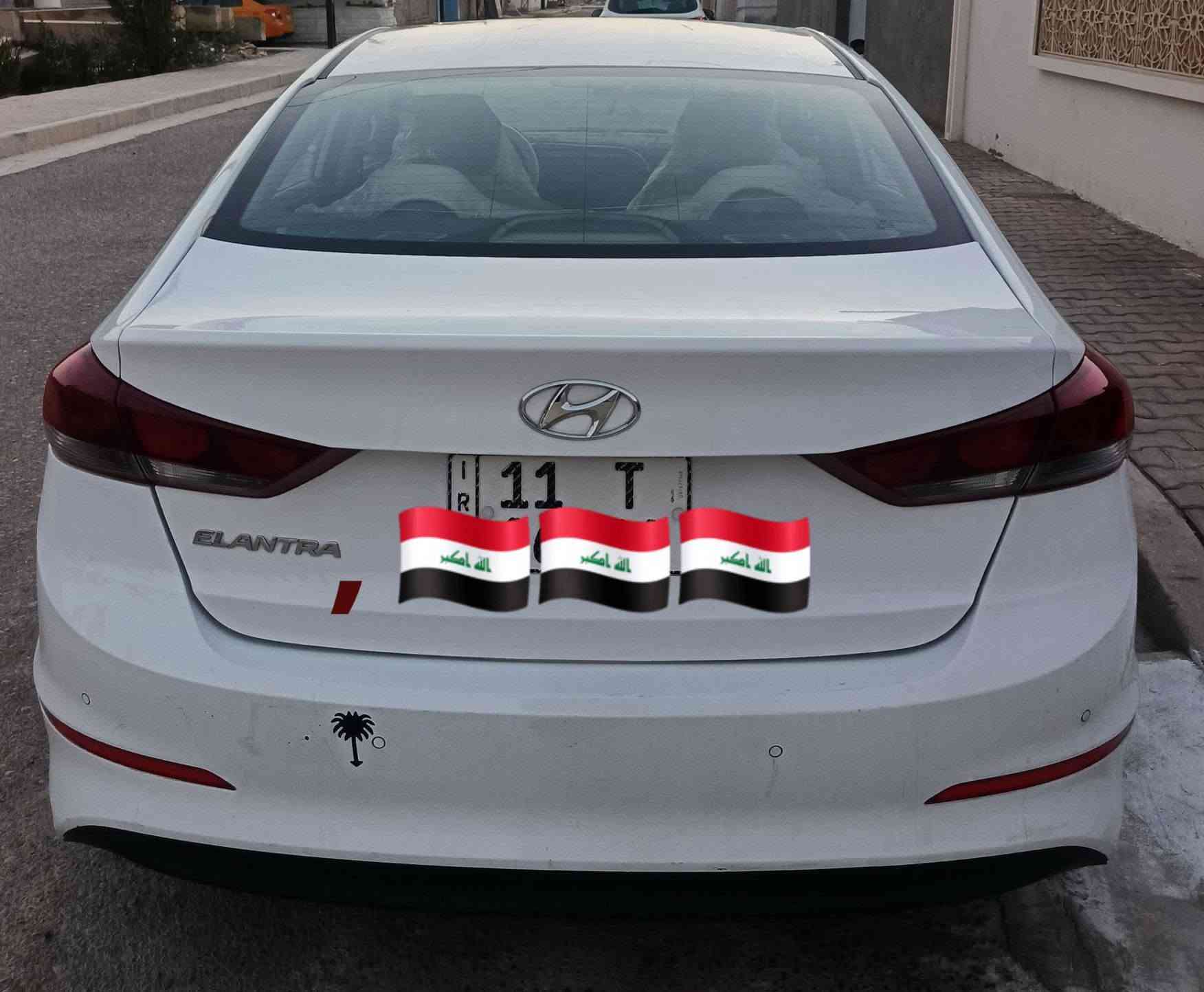 السلام عليكم 
النترا خليجي 2018 رقم بغداد جديد باسمي تحويل ثان يوم ماشية km109 كيلومتر حقيقي
بيه طخه خفيفه بخشم البنيد ومكحله 
وبيه بارد فقط بدون أي صبغ بالهلال لخلفي للتاير كما موضح في الصوره والباقي مكفوووووول 
كامل مواصفات ماعدا البصمه 
تبريد ثلج قطعتين + فتحه + داخل صاجي وبيجي 
محرك 2000 دوش Dosh + المري كهربائي شفط 

السعر السعر 145 ورقه بيه مجال قليل
 المكان بابل إسكندرية 
للاستفسار ***********
