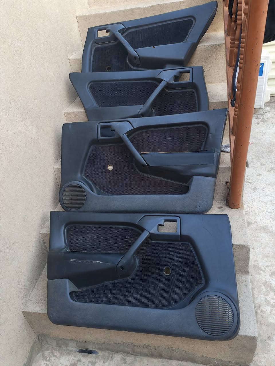 بطاين فكتره للبيع طخمين عسلي طخمين أسود و سقفيه طخم ترتيش 93 مكان موصل الأيسر استفسار *********** واتساب 
***********
