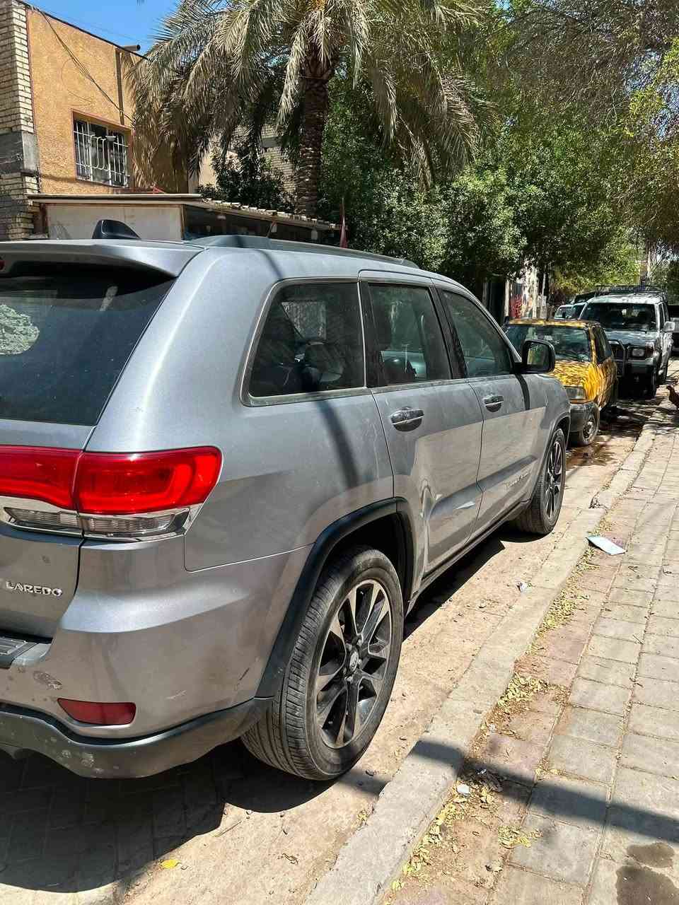 السلام عليكم جيب لاريدو موديل ٢٠١٨هاي صوره السعر ١٨٦وبيه مجال ‭***********‬هاذه رقمي
