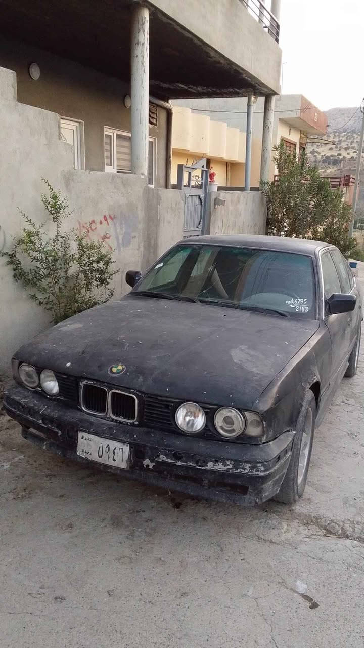 بوو فروشتن سور به قو وه ته مه كينه كه بز كيرئادى بووته عميرده بى جواربه رده كاى ده وى بوياحى جوان نيه مردوه بوياحى ده وىbmw525 مووديل 1991 جوار جام كاره باى مه كينه كه بزه *********** Singapore
