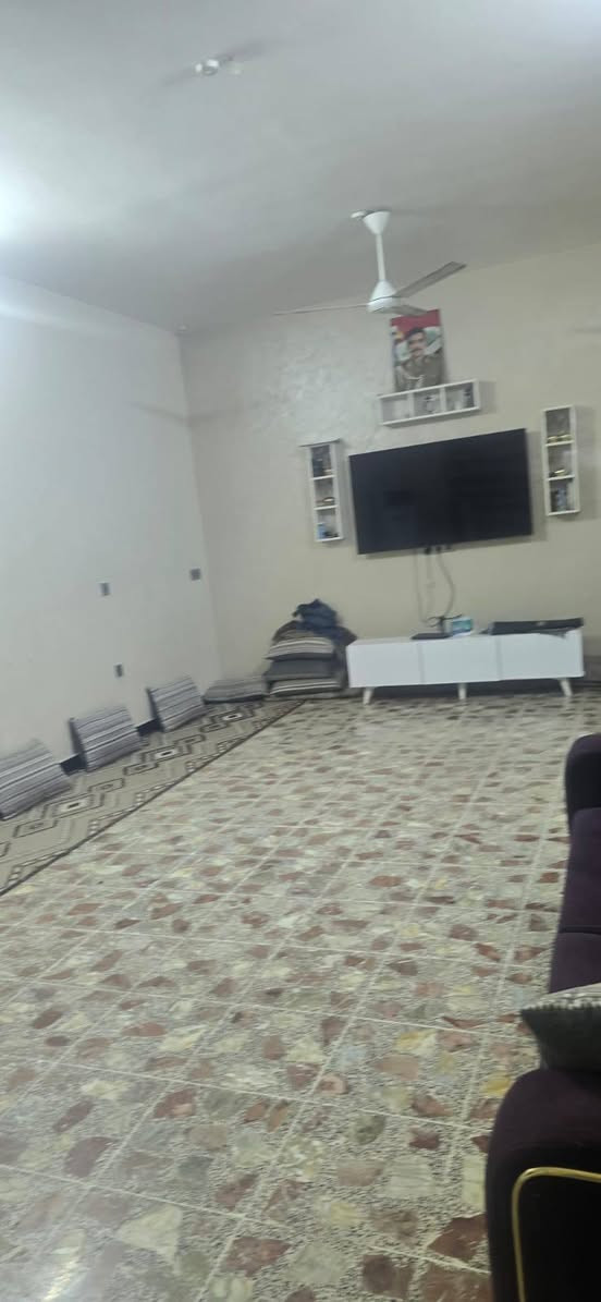 السلام عليكم بيت للبيع خلف البانزين خانه منطقه سيد خواتم البيت مربع طابو زراعي سند خمسه وعشرين 
رقم الهاتف التواصل على الرقم ***********
