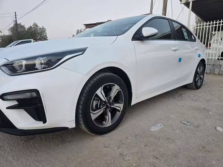 السلام عليكم
كيه سيراتو 2019
كفاله عامه
رقم مثنئ.
محرك 1600
كير محرك تبريد حداديه تخم تاير كله شرط،
مواصفات تبريد قطعتين اشاير بل مري ويل كروم
مري شفط 
تحكمات كامله ابلاجكتور نهاري
مكان السياره السماوه السوير 
للاستفسار ***********
