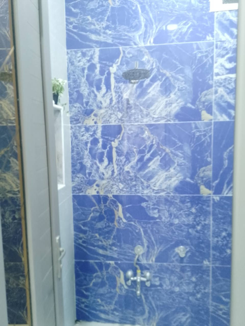 دار للبيع قرب جامعة ذي قار نهاية شارع المهندس مساحته 200 متر فرعي للاستفسار ***********
