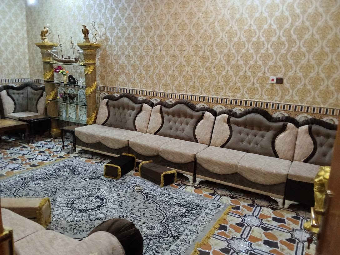 بيت ٢٠٠متر للبيع البيت درجه اوله كلش مرتب الشاره ٩ متر تبليط مجاري  شارع تبليط بلباب اناره الشاره البيت قريب على الشارع يعني من الشارع تبليط لحد باب البيت ولجيران خير من الله طيبين السعر ١٢٠ وذا مراوس ابيت معه الفرق  ميخالف  رقم التليفون بي واتساب *********** ابو الخصيب, البصرة
