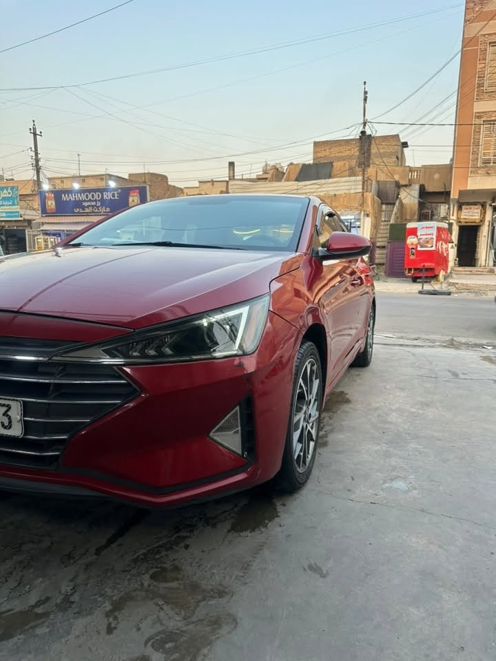 السلام عليكم النترا وارد امريكي
بغداد 

للبيع موديل 2019

السعر 120$ قفل

صور الحادث مرفقه بالسونار

نص فول 

تدفئه 

تبريد شغال 

الاتصال***********
