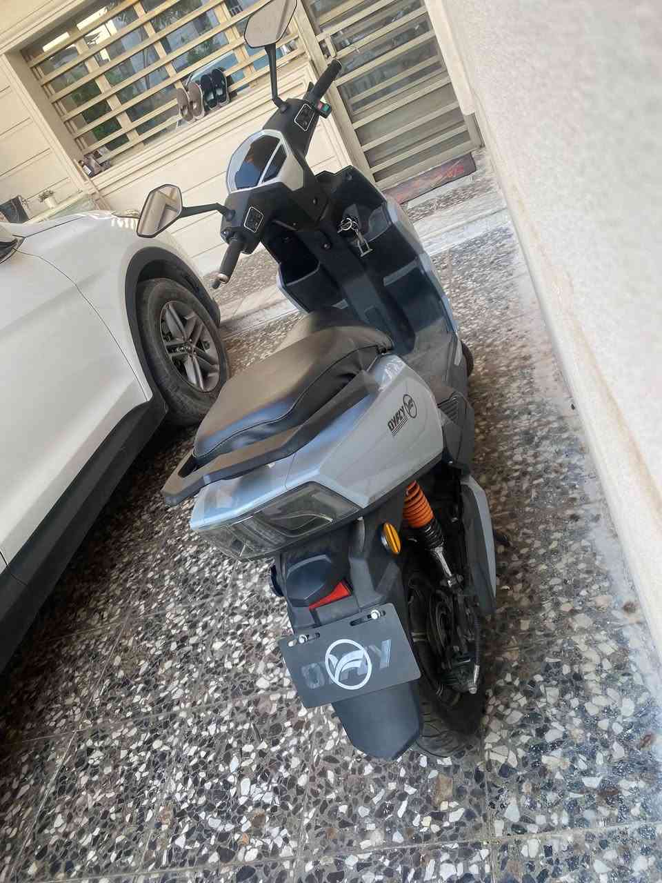 لسلام عليكم للبيع دراجة شحن نظيفة جداً اخت الجديدة
 6 بطاريات كبار 32 امبير وحجم الملف 1500W دراجة جاهزة وكاملة وسريعة جداً ٣ سرع مع نظام ال P وال R الرجوع للخلف مع الشاحنة الاصلية وبصمات اثنين وتشغيل عن بعد وجادر وغطاء للكشن ومنفذ usp سبب البيع اشتريت سيارة ومااحتاجها بعد 
مكاني بغداد السيدية 
السعر 650 وبيها مجال 
***********
