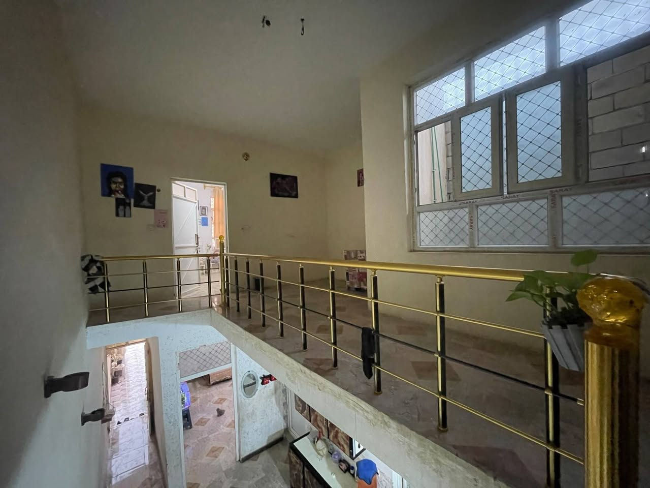 دار سكن للبيع ملك صرف مساحه 100 متر السعر مناسب ب90 مليون موقع مميز شارع 20 حاليا مؤجر يرهم استثمار اوسكن خدمات كامله مي كهرباء مجاري انترنيت شارع شبيس  حاليا الموقع قرب جامع عمر بن عبد العزيز مدارس قريبه عليه
كما موضح بلصور والفيديوهات استفسار خاص اتصال عل رقم ***********
