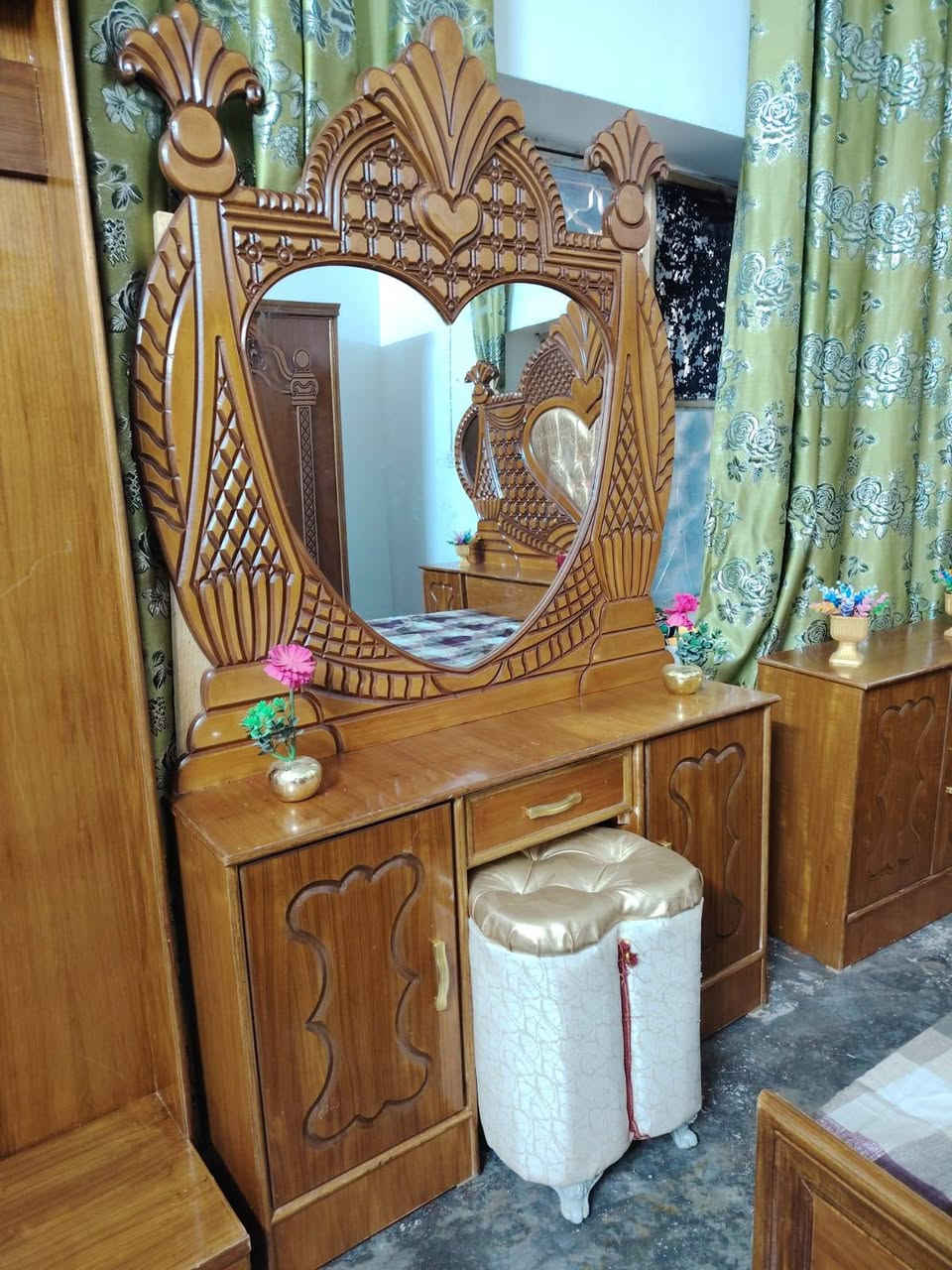 غرفه توج طابق واحد
كنتور خمس بوب جديده بعدها 
 سعر 750 بيها مجال هيه ودوشكها 
العنوان الرمانه البوعبيد الحويجه 
***********
