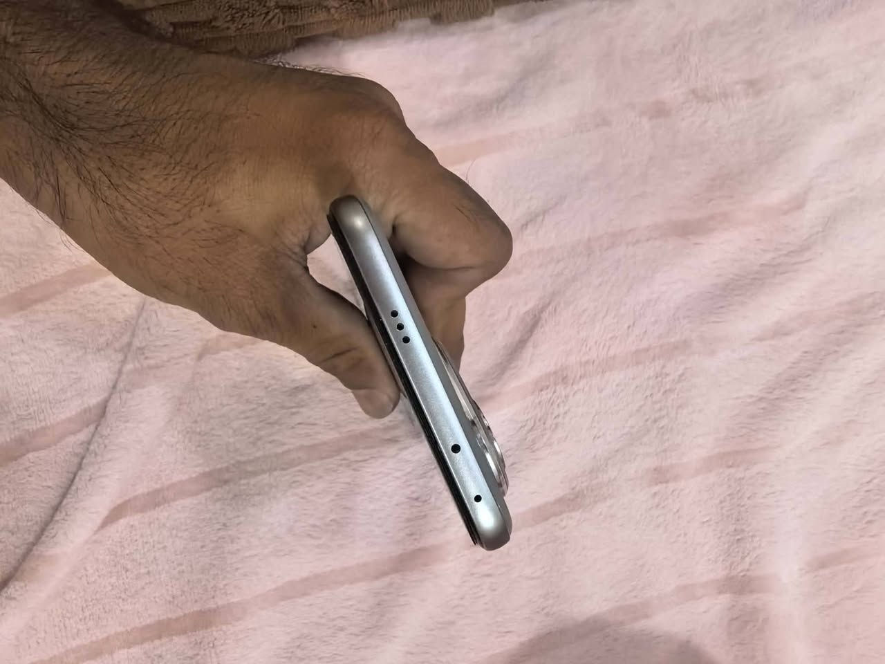 هونر 400برو ذاكره 512جهاز ملحقات ويا كفر ولاصق وكارتون مكفول من العطل والتصليح فقط دكمه الباور مفطوره 575الف 
مكاني ديالى خانقين 
***********
