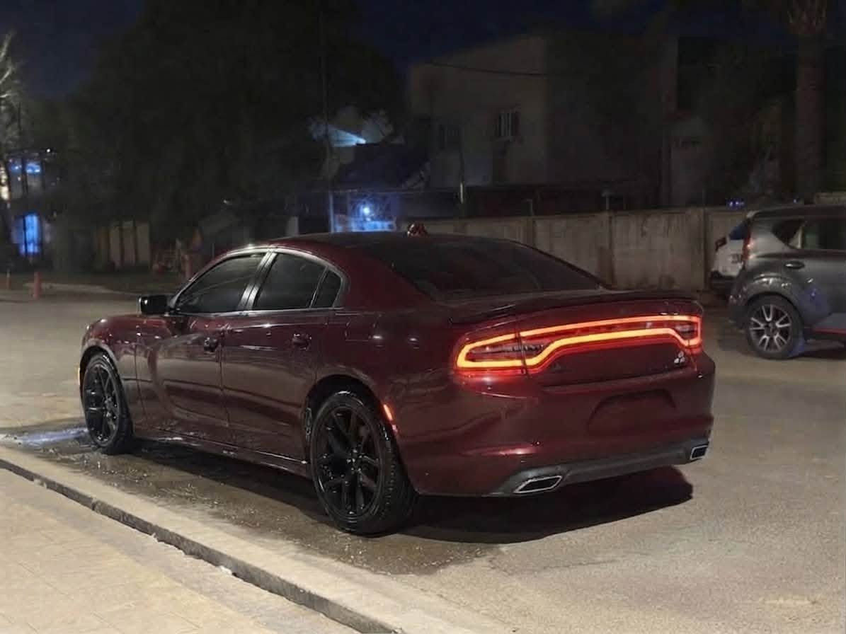 سلام عليكم 
للبيع دوج جارجر 2023 أمريكي حادثها 
البنيد بدون دواخل باقي سياره كفاله عامه ماشيه 40 ألف رقم بغداد باسمي شاشه كبيره سياره جاهزه للخير سعرها 220 وبيها مجال ***********
