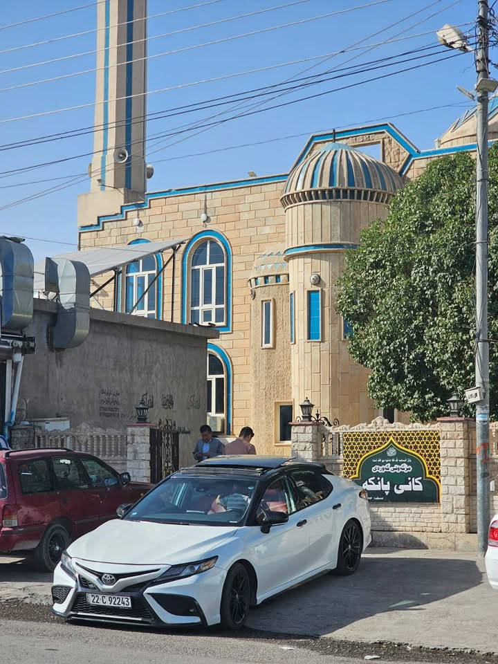 2022 Toyota Camry, Xse
_رقم اربيل ابيض فول مواصفات XSE سقف سلايد داخل احمر اربعه سيلندر
الممشى 107 الف كم

_بونيد مبدل جاملغ تعديل خفيف 
_بدون دواخل فقط ايرباك ستيرن
_ماشي ١٠٧ الف كم
_سعر240$ مكانها كركوك
***********

