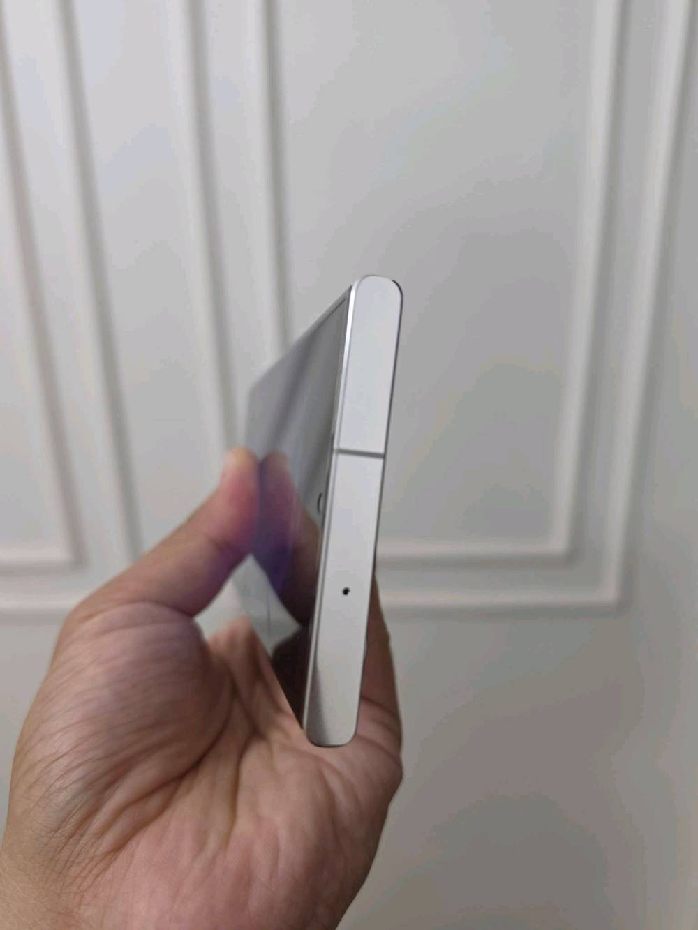 خوش جهاز وقوي ماركه معروفه سعره مناسب ال 
samsung s22 ultara 5G 
s22 الترا 
سيم كرت مع شربحه الكترونيه ذاكره 256 بسعر 750
دبل سيم كارت ذاكره 256 بسعر 630 الف
دبل سيم كارت ذاكره 512 بسعر 700 الف
دبل سيم كارت ذاكره 128 بسعر 560 الف
سيم كارت مع شريحه الكترونيه ذاكره 128 بسعر 550 الف
بااختصار 
الشاشه اموليد تحديث 120 هرتز 
المعالج: Snapdragon 8 Gen 1 (أو Exynos 2200 
الكاميرا 108 ميكا بكسل الاماميه 40 ميكا بكسل
البطارية: 5000mAh تدعم الشحن السريع بقدرة 45W.
المميزات: قلم S Pen مدمج، مقاومة للماء والغبار IP68، ودعم شبكات 5G. 
بغداد زيونه ربيعي قرب مجمع البركه 
جمله ومفرد متوفر توصيل 
***********